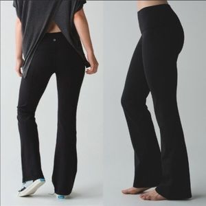 Lululemon Groove Pant Black. Sizes 6. Perfect Condition. NWOT. The Yoga Pants.